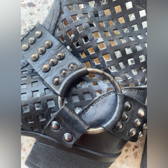 Very Volatile ‘Freebird’ Distressed Studded Leather Ankle Boots in Black/Gray, 6 - Picture 5 of 10